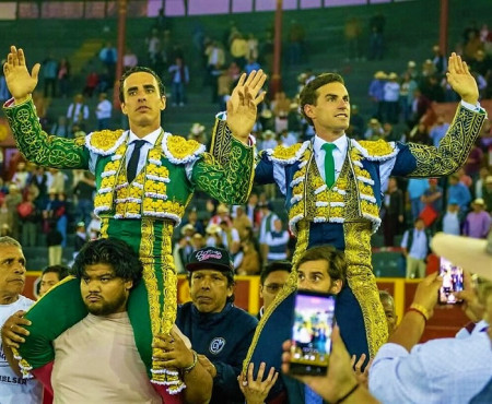 Acho: Galdós y Adrián, la Consagración del Valor y el Temple