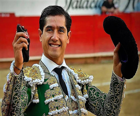 Adame, Dos Orejas y un Destino, Cali