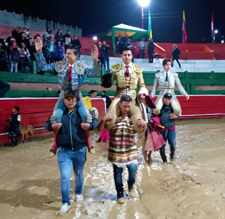 Une (Cundinamarca): Erales con Raza y Novilleros con Alma