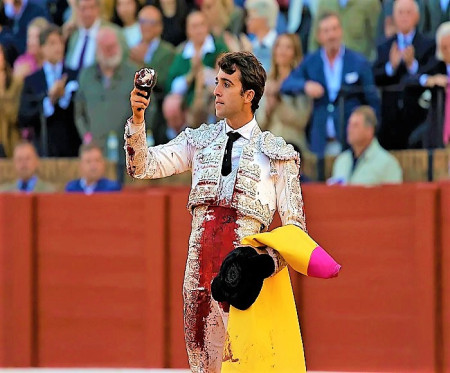 Sevilla: Raza y Riesgo Bajo el Cielo Maestrante