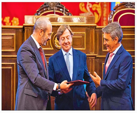 Curro Vázquez, la Cumbre de un Magisterio Eterno