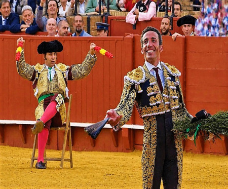 Sevilla Corona el Arte: Farolillos y Leyenda